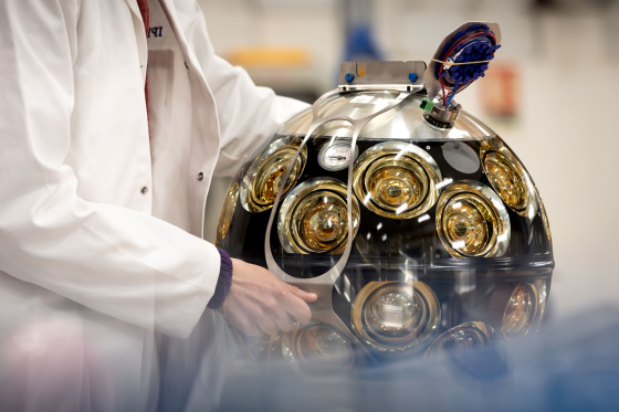 Un neutrino cosmique d'une énergie sans précédent détecté au fond de la mer grâce à un télescope sous-marin