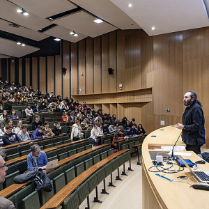 Un cosmologue de renom à la rencontre des lycéennes et lycéens