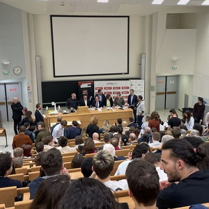 Élections municipales : des étudiants invitent les candidats à débattre